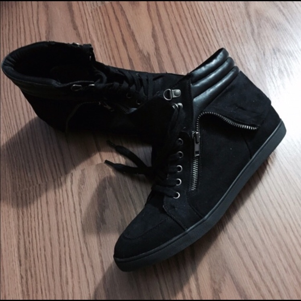 Flat booties